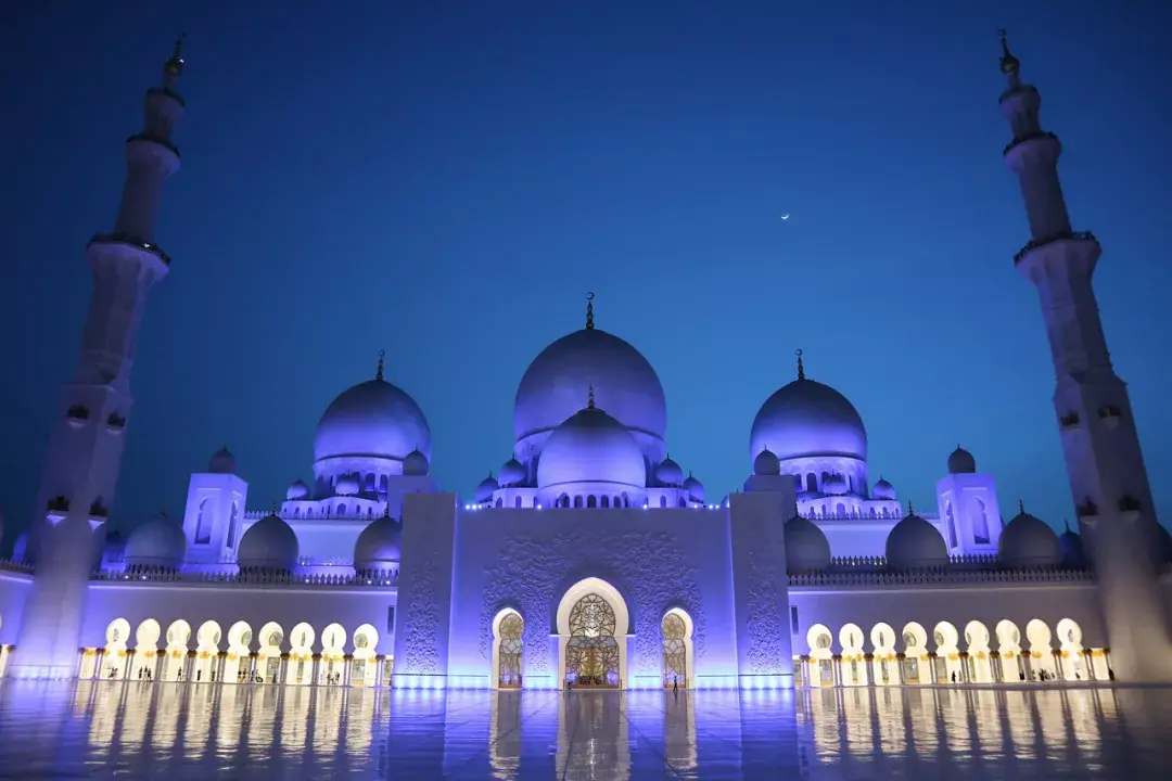 Abu Dhabi - Az Arab-öböl ragyogó gyöngyszeme