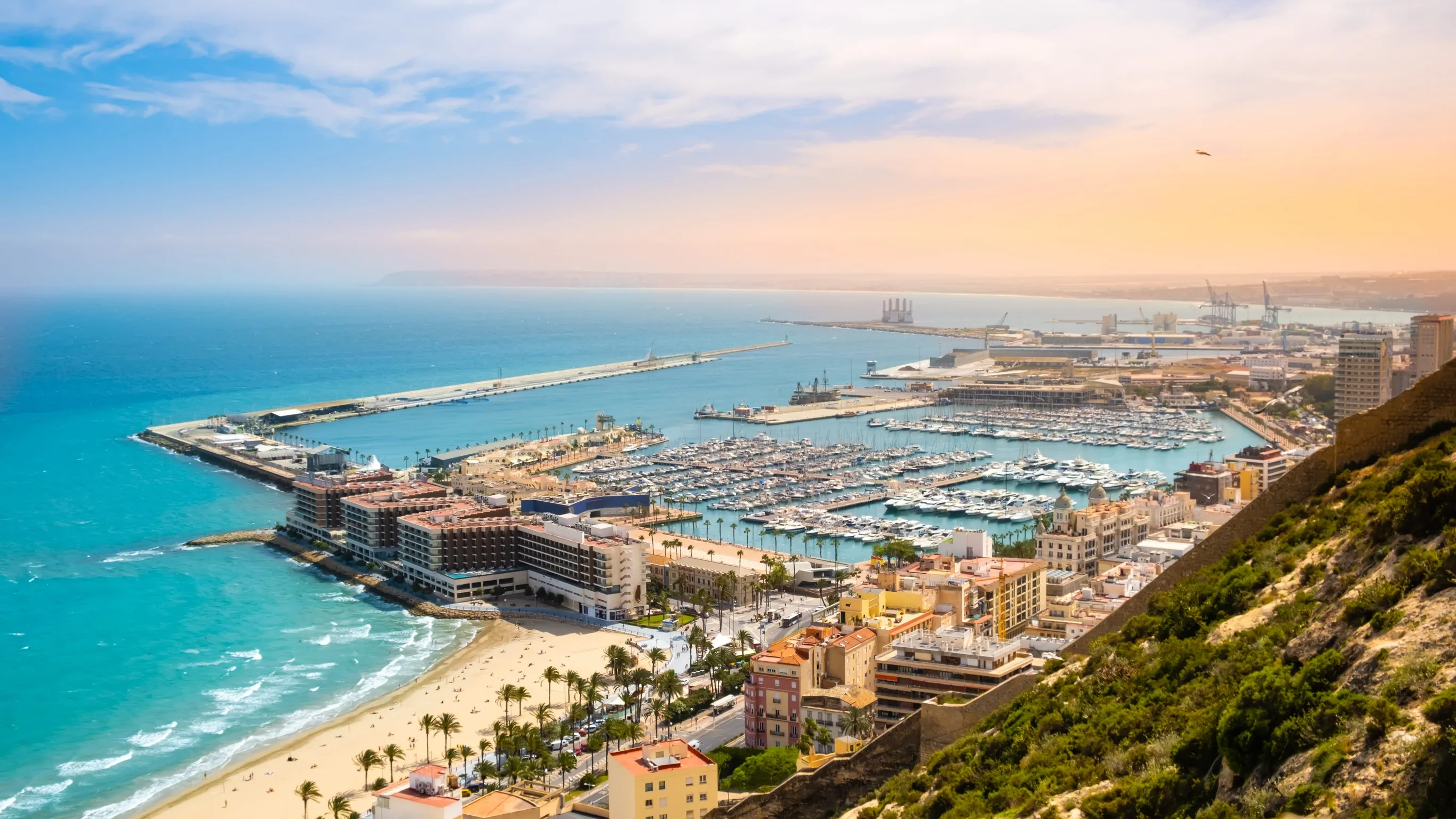 Alicante 4 nap 3 éjszaka repjeggyel és szállással CSAK 54.240 Ft/fő!