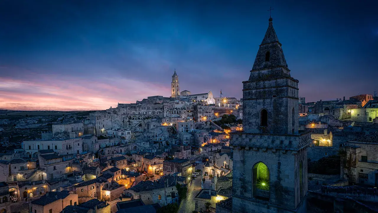 Barangoljatok együtt Matera sziklavárosában