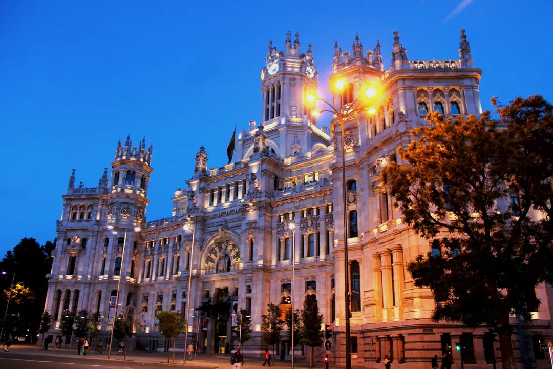 Belépőjegy árak és nyitvatartási idők Madrid turista látványosságainál