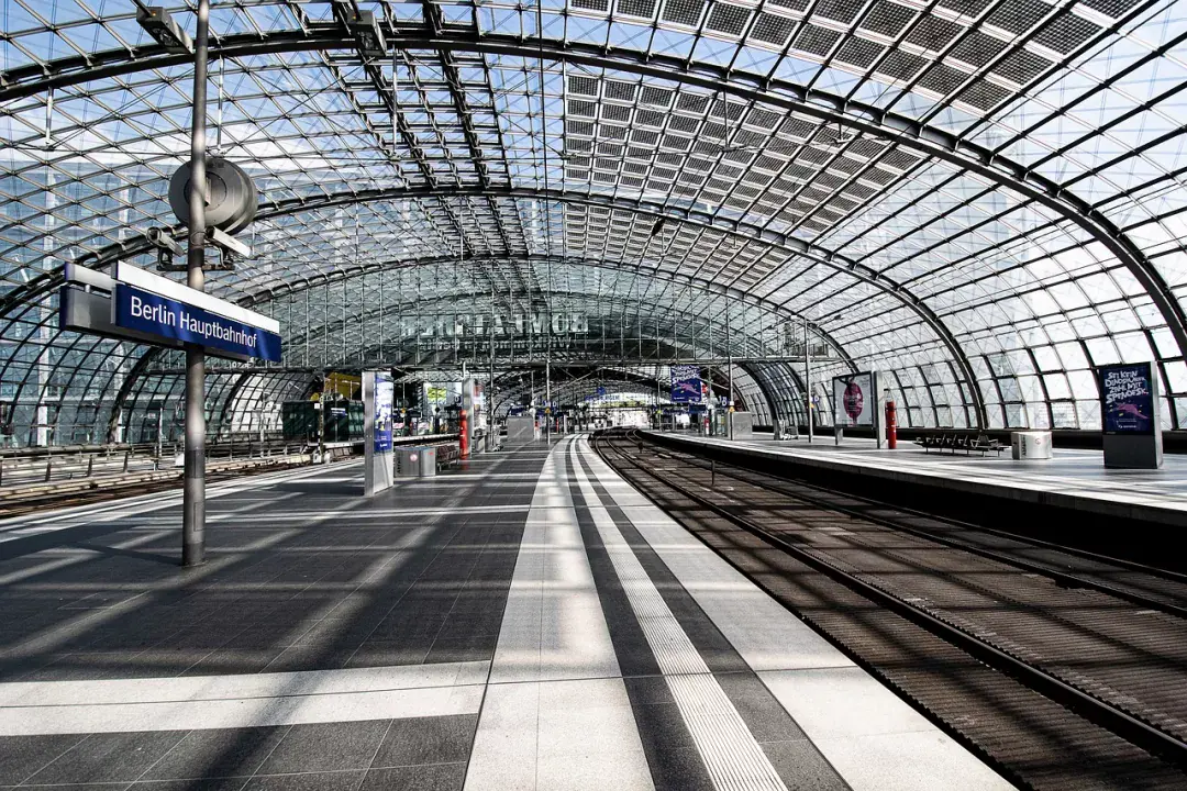 Berlinbe melyik reptérről hogyan lehet eljutni?