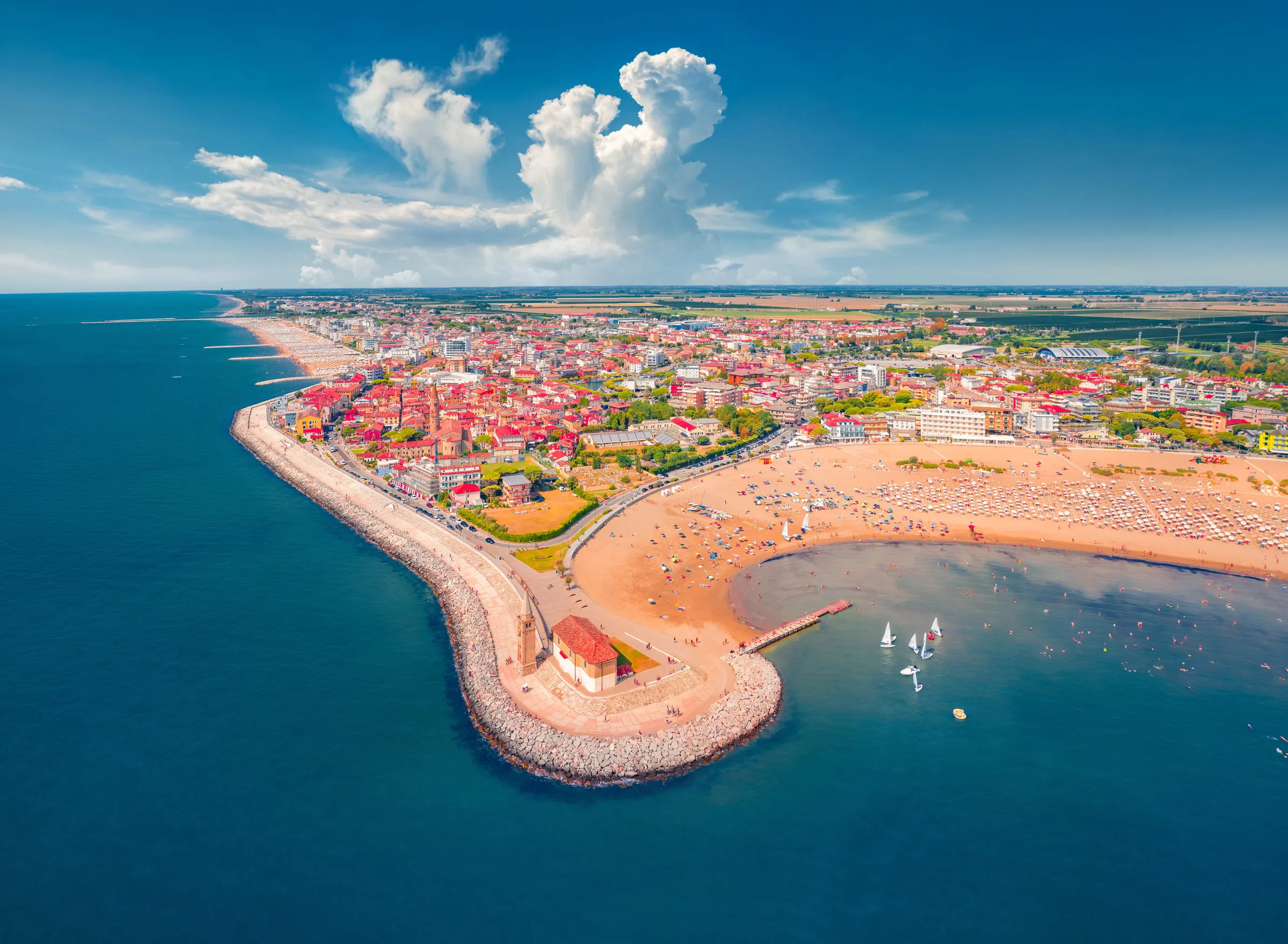 Caorle 6 nap/5 éjszaka repjeggyel és szállással 55.700 Ft