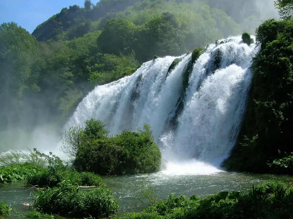 Cascata delle Marmore a mesterséges márvány vízesés
