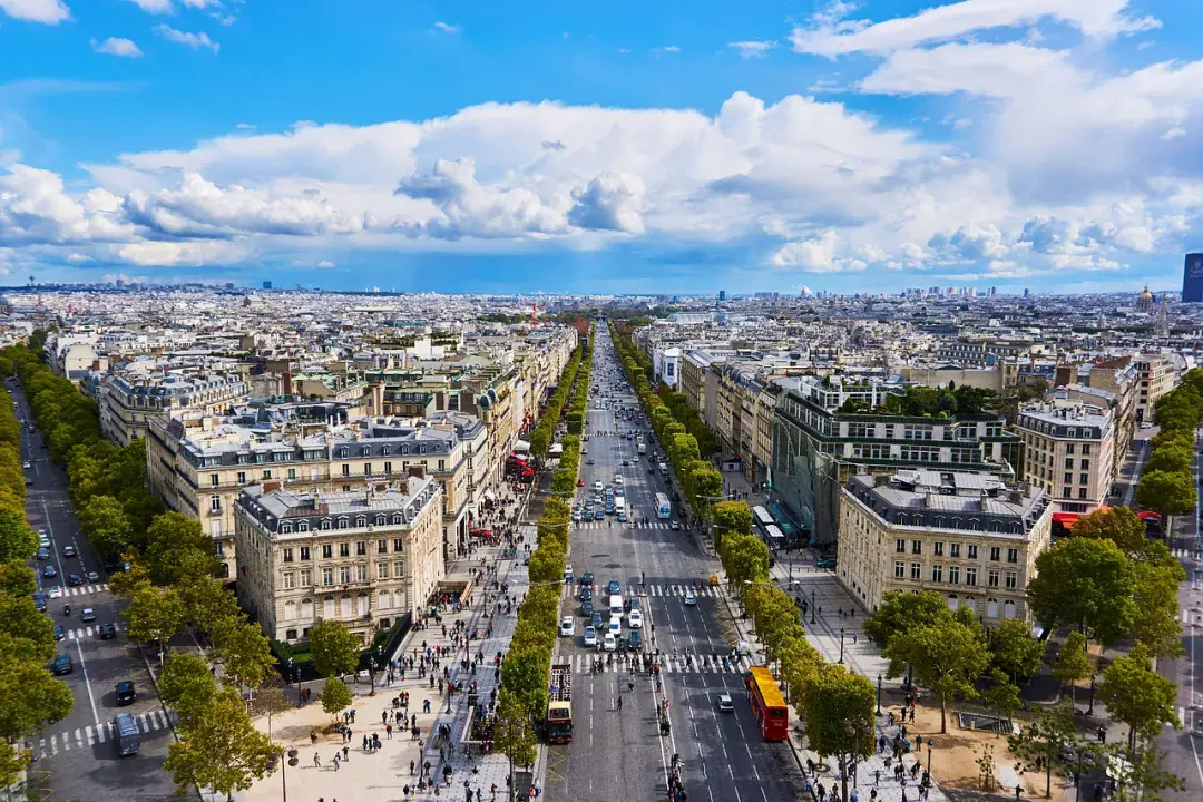 Champs-Élysées sugárút a francia főváros szíve és lelke