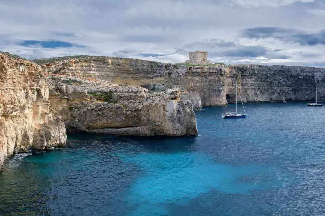 Comino és a kék lagúna