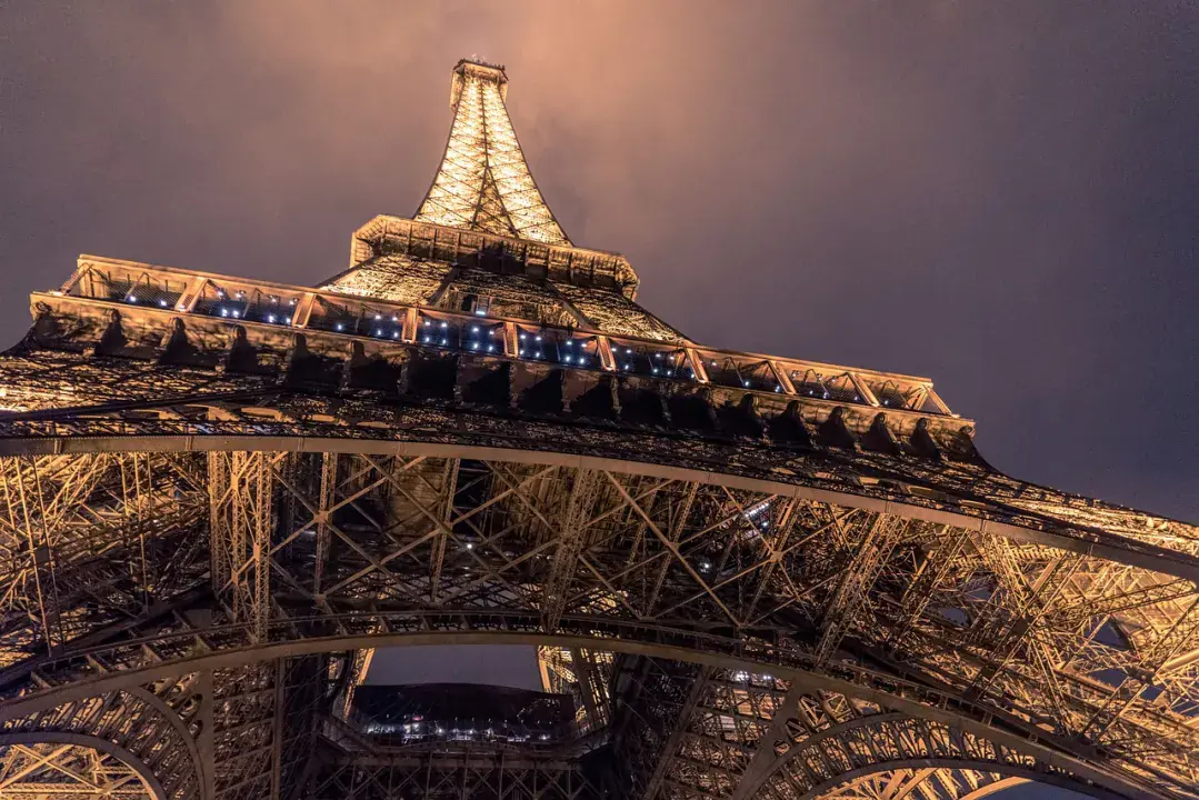 Eiffel-torony, mint filmhős
