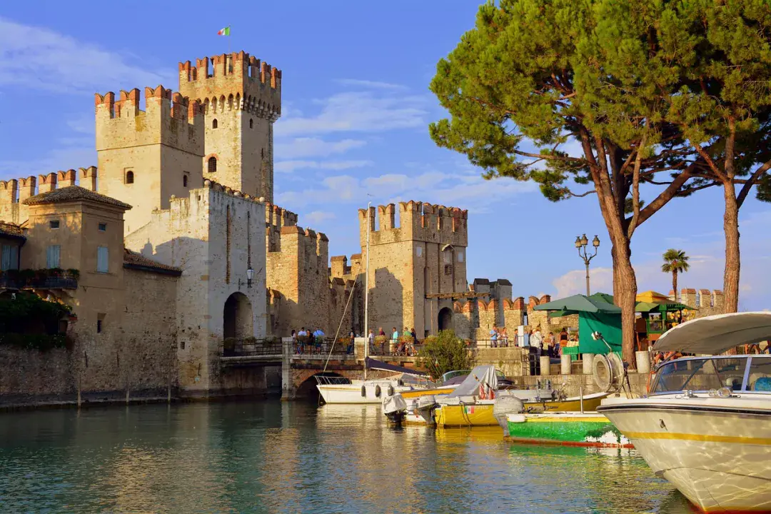 Feltöltődés a Garda-tó mellett, úti cél Sirmione