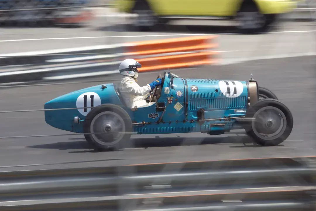 Milyen programokat kínál a Monaco Top Cars Collection autómúzeum, és mik a nyitvatartási idők?