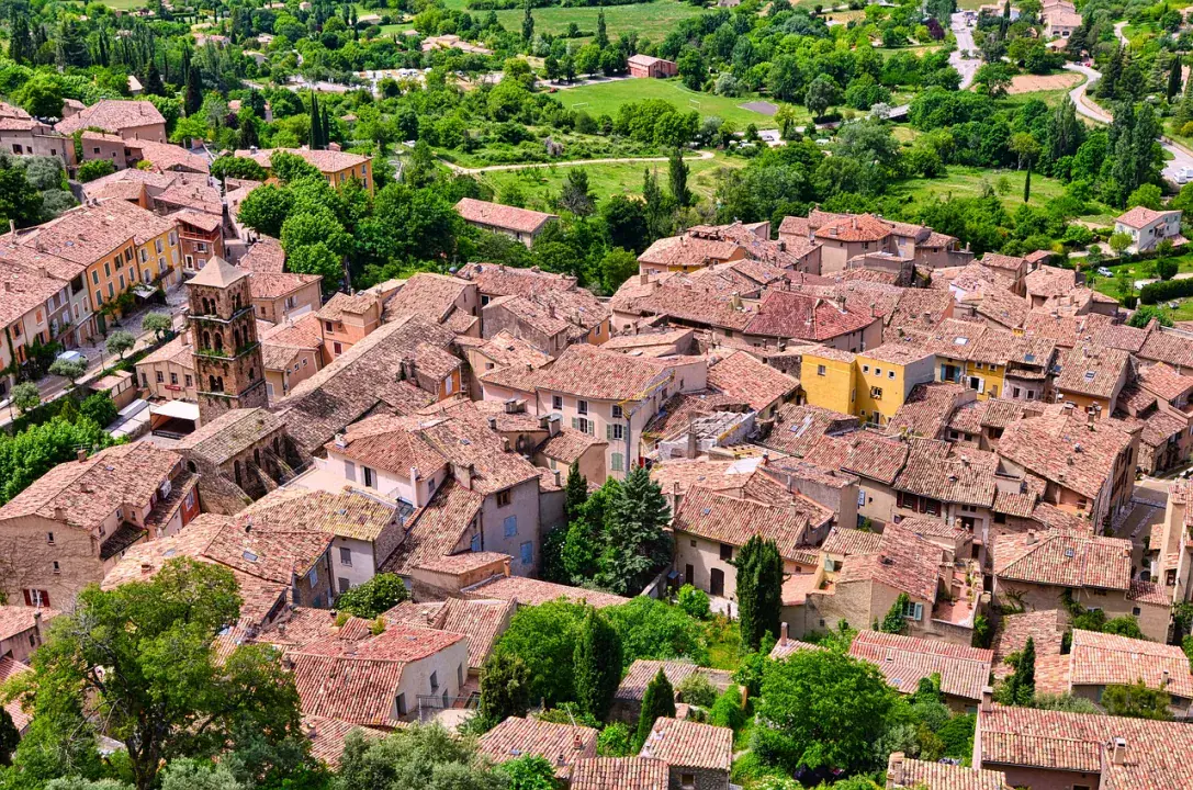 Moustiers-Sainte-Mariea , varázslatos porcelánok a francia Alpok szívében
