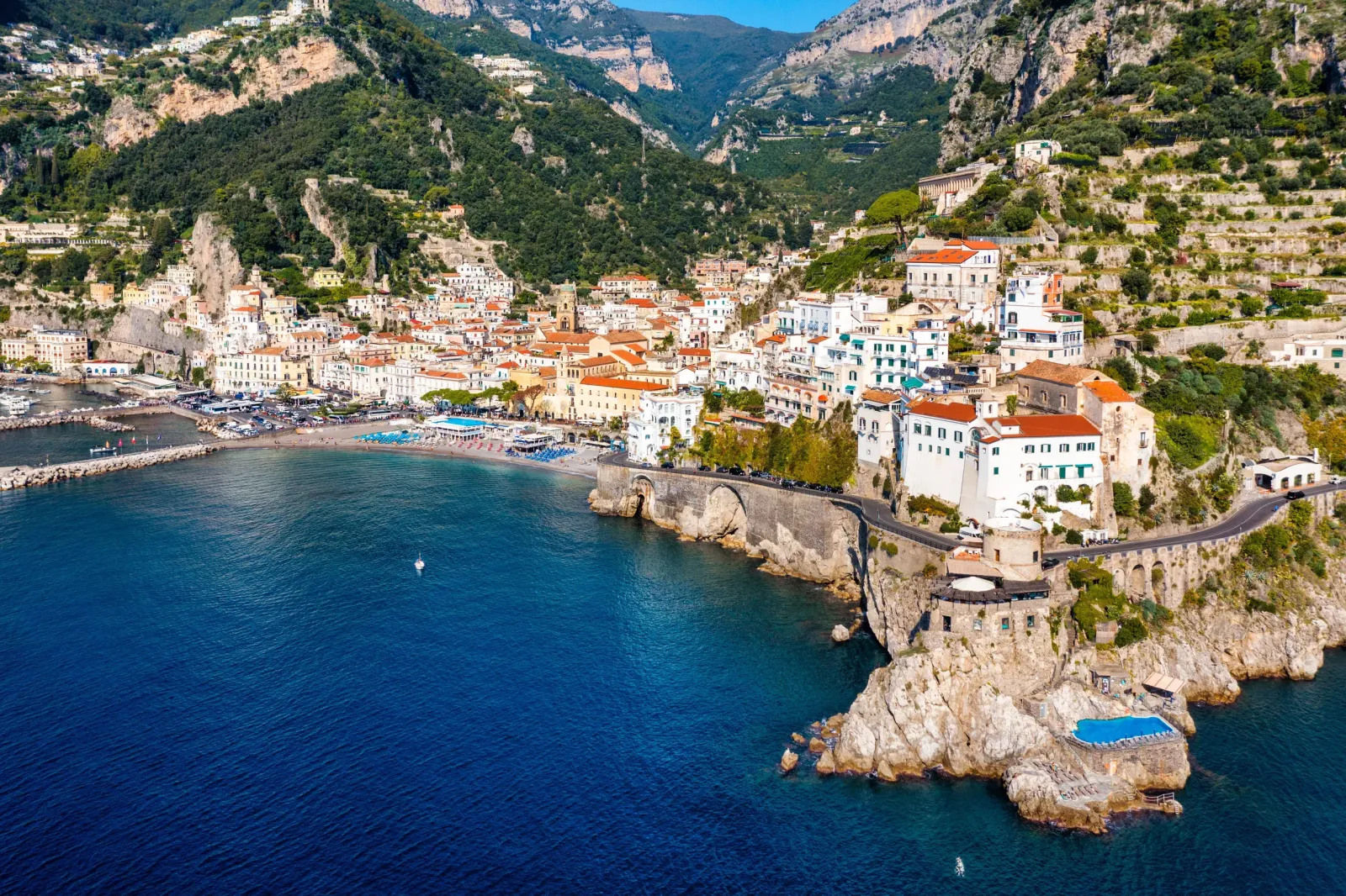 Amalfi 4 nap/3 éjszaka repjeggyel, szállással és reggelivel 63.688 Ft/fő a jövő nyáron