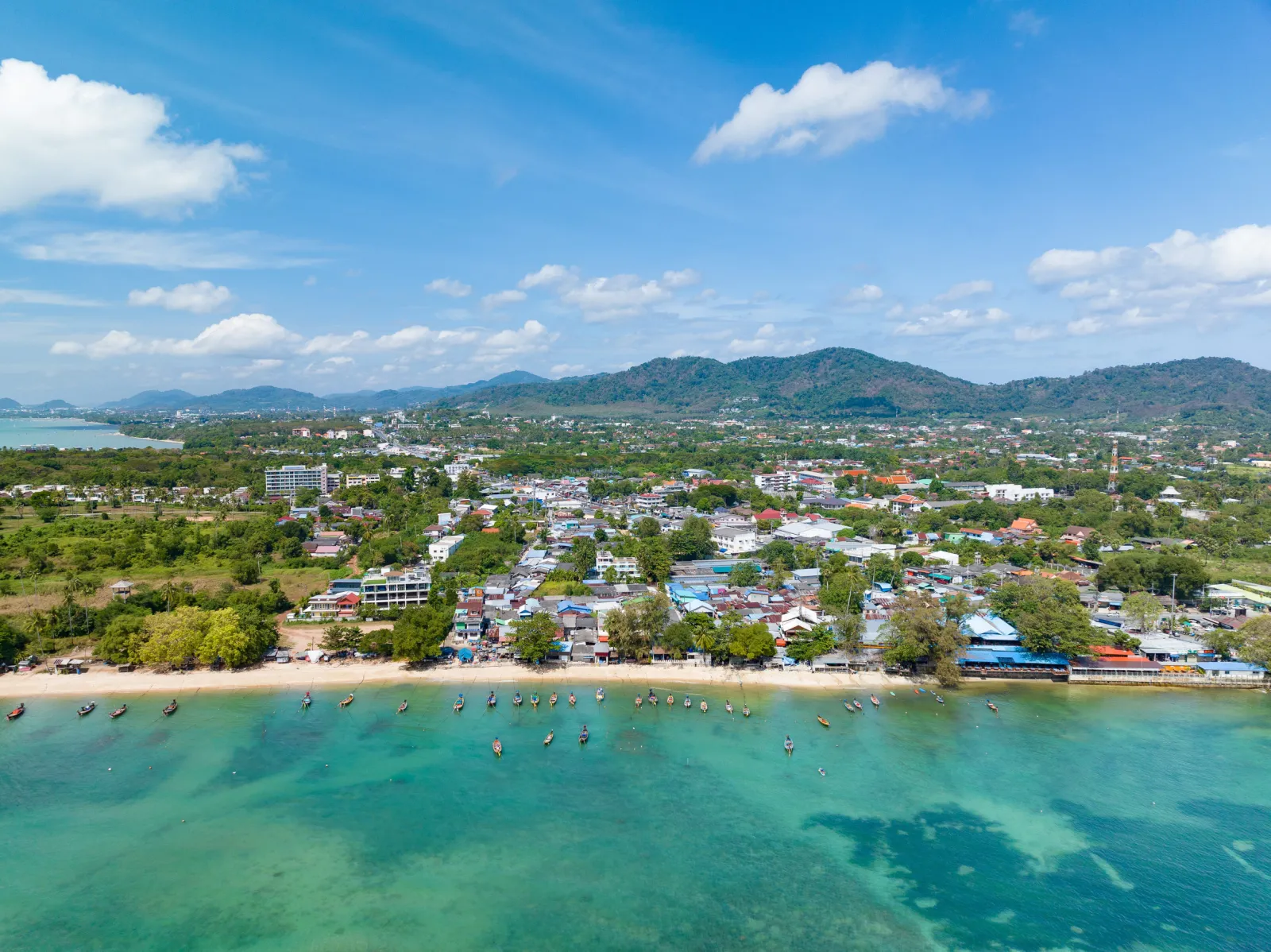Phuket repjeggyel, 4 csillagos szállással és reggelivel 7 éjszakára 251.237 Ft/fő