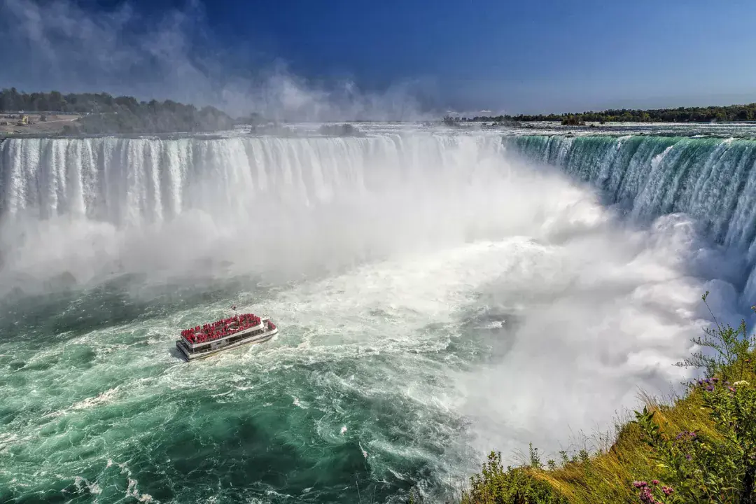 Niagara vízesés, ahol közvetlenül élhetjük át a víz hatalmas erejét