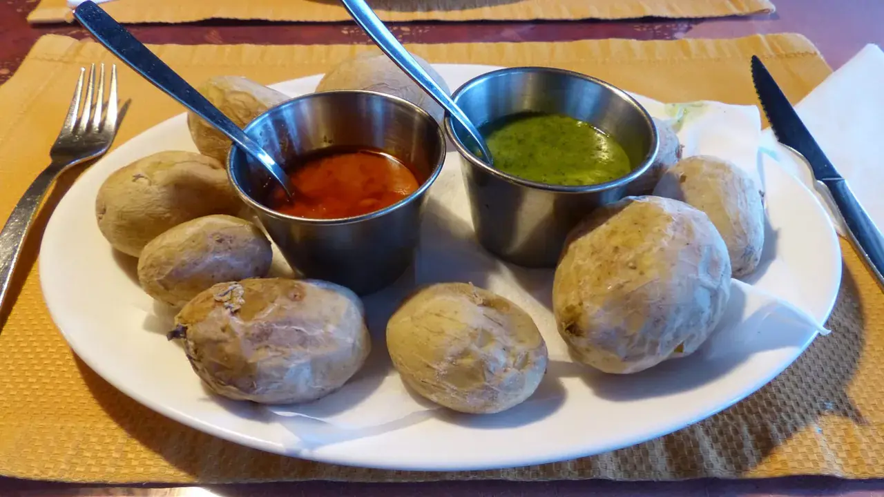 Papas Arrugadas con Mojo Verde