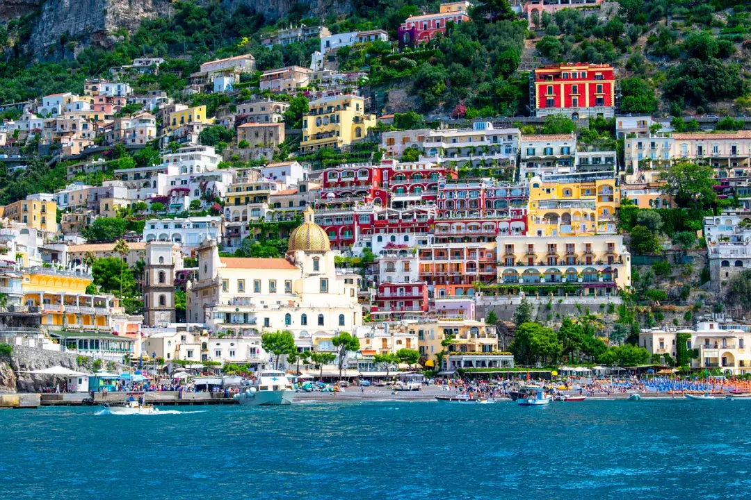 Positano az Amalfi-part gyöngyszeme, ahol az ég és a tenger találkozik