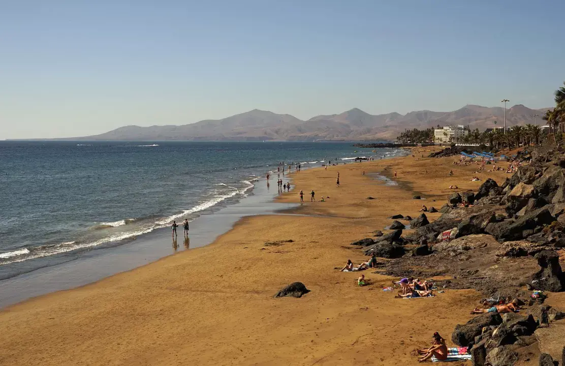 Puerto del Carmen a bájos kikötőváros