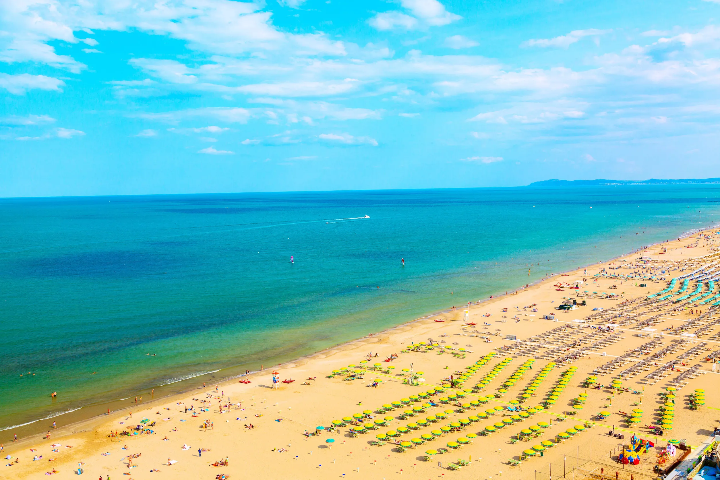 Rimini 8 nap/7 éjszaka nyáron repjeggyel és 3 csillagos szállással 56.565 Ft/fő