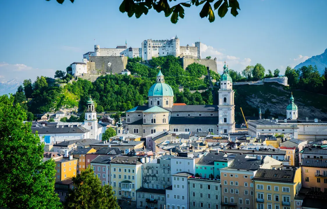 Salzburg és a Duna-menti kirándulások elérhetősége a bécsi repülőtérről