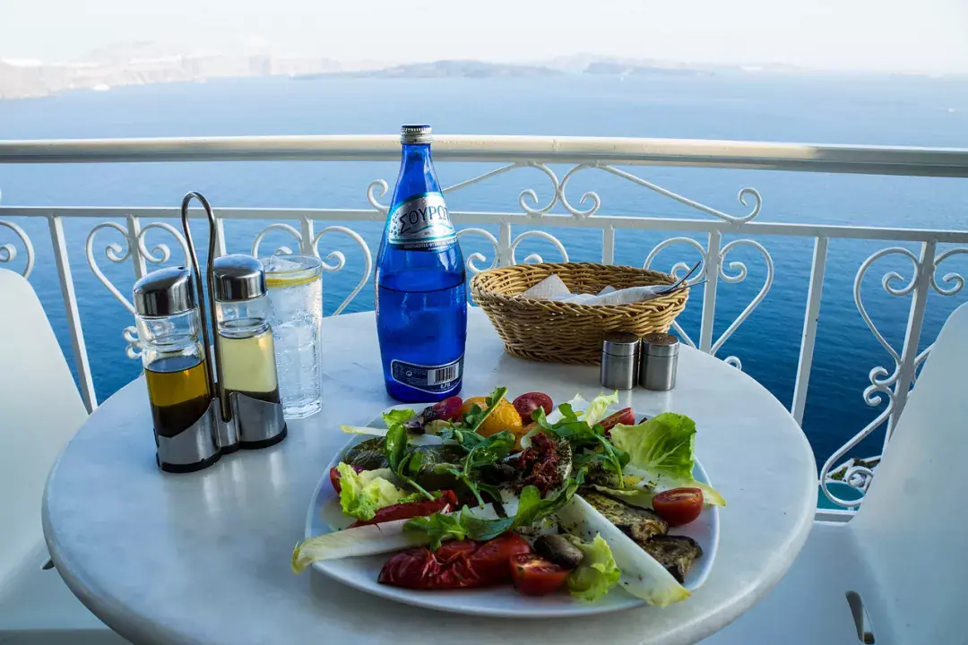 Santorini éttermei a mediterrán ételek fellegvárai