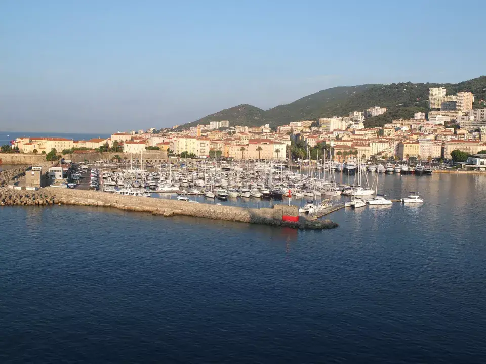 Tengerparti úti cél Korzika fővárosa, Ajaccio