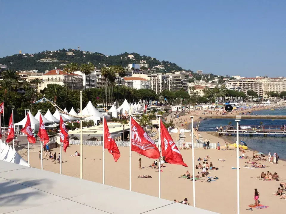 Transzfer lehetőségek a nizzai repülőtérről a Monacoba, St. Tropez-be, Cannes-ba és a környező üdülőhelyekre